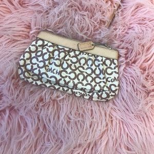 Beautiful Logo Coach Wristlet/ coin purse 👛